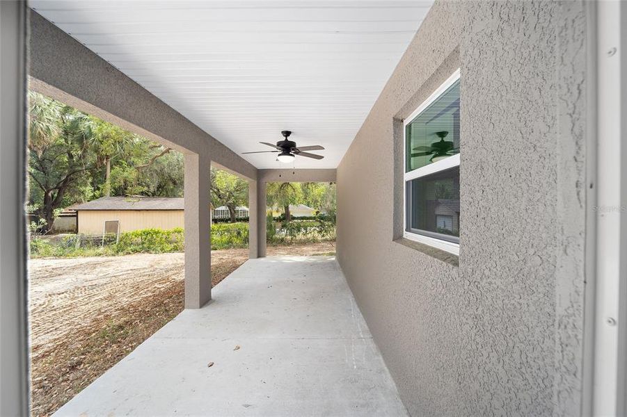 Exterior details and patio area of a home in , Dunnellon (Image 21).