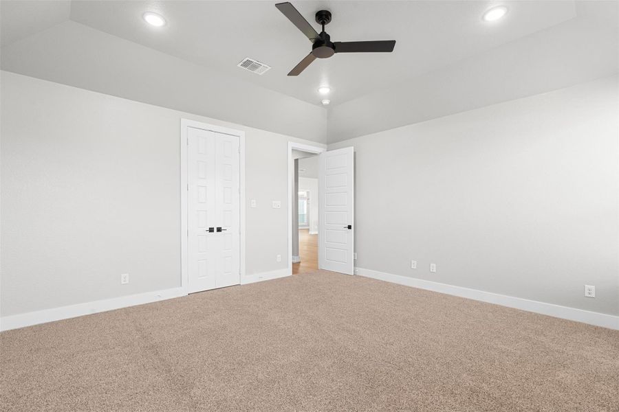 Spacious, unfurnished interior of a new home in , Nolanville (Image 20).