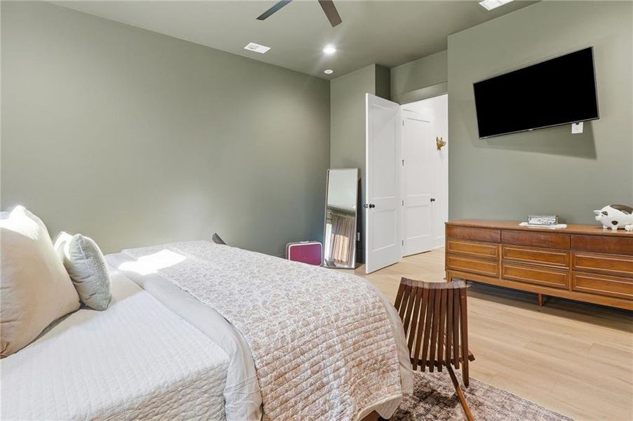 Furnished interior view inside a new home in , Cartersville (Image 17).