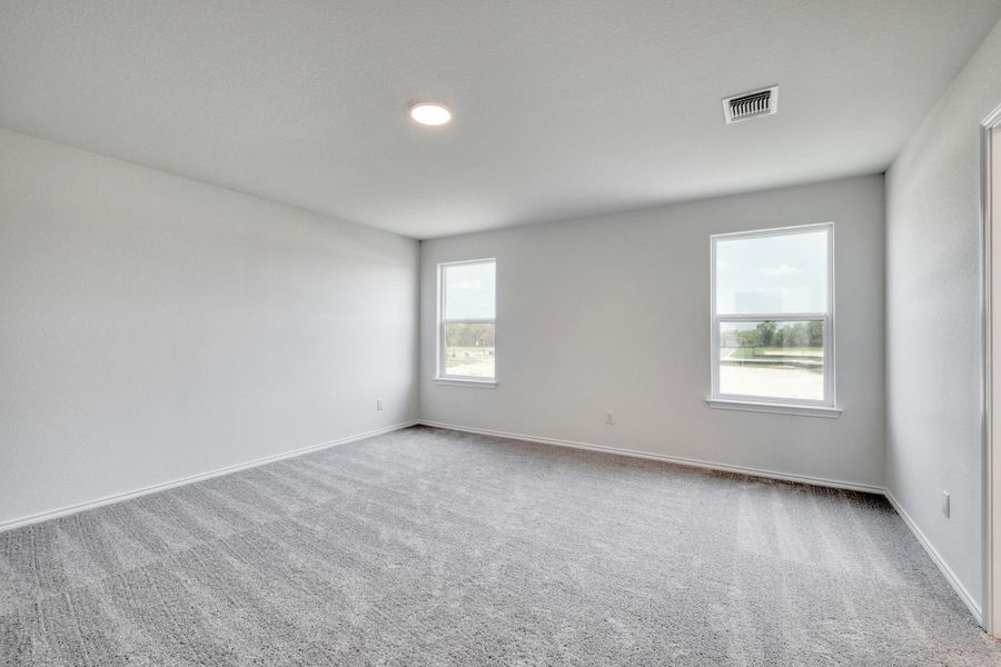 Spacious, unfurnished interior of a new home in Overlook Ranch, Georgetown (Image 29).