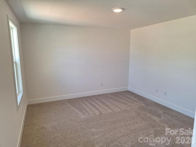 Spacious, unfurnished interior of a new home in Cardiff Glyn, Catawba (Image 18).