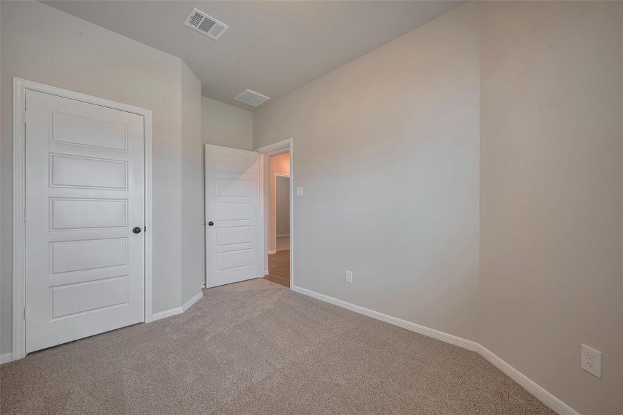 Spacious, unfurnished interior of a new home in Woodland Lakes, Huffman (Image 41).