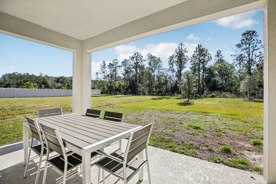 Representative exterior details of a home built from the Palmer Executive by Risewell Homes in Bargrove Estates, Mount Dora (Image 4).