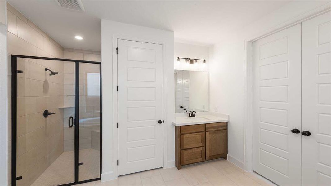 Furnished interior view inside a new home in North Sky 55', Celina (Image 11).