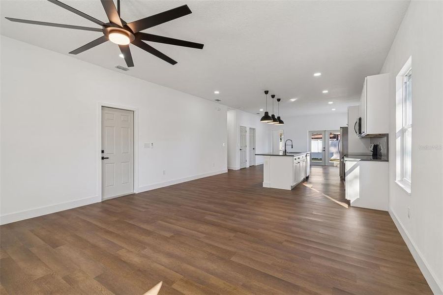 Spacious, unfurnished interior of a new home in , St. Petersburg (Image 46). Spacious, unfurnished interior of a new home in , St. Petersburg (Image 46).