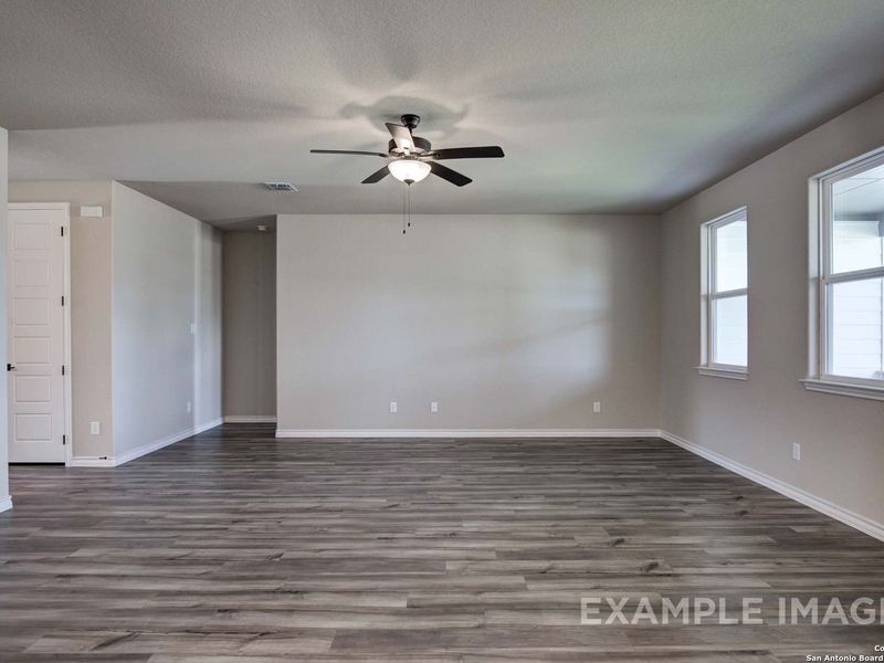 Spacious, unfurnished interior of a new home in Ladera, San Antonio (Image 17).