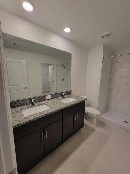 Furnished interior view inside a new home in , Lakeland (Image 4).