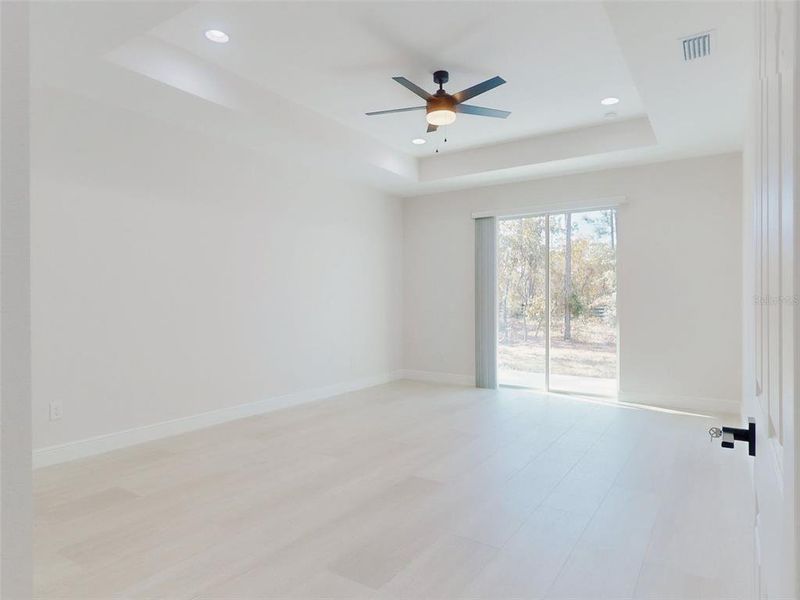 Spacious, unfurnished interior of a new home in , Ocala (Image 25).