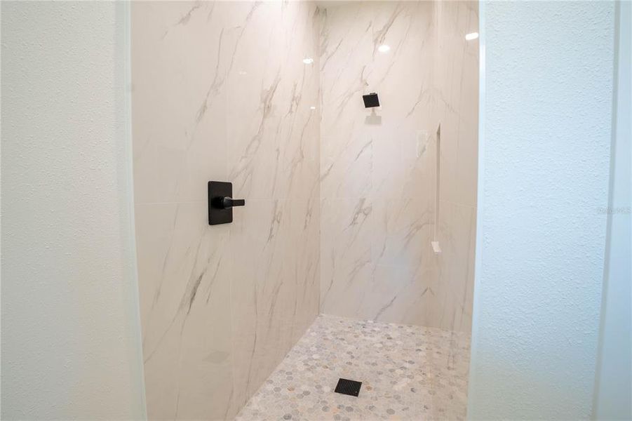 Spacious, unfurnished interior of a new home in , Tampa (Image 28).