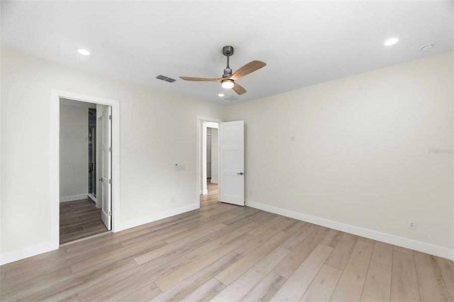 Spacious, unfurnished interior of a new home in , St. Petersburg (Image 44).