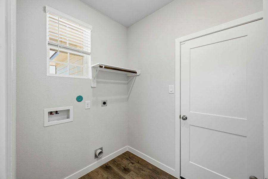 Spacious, unfurnished interior of a new home in Sherwood Glen, Conroe (Image 10).