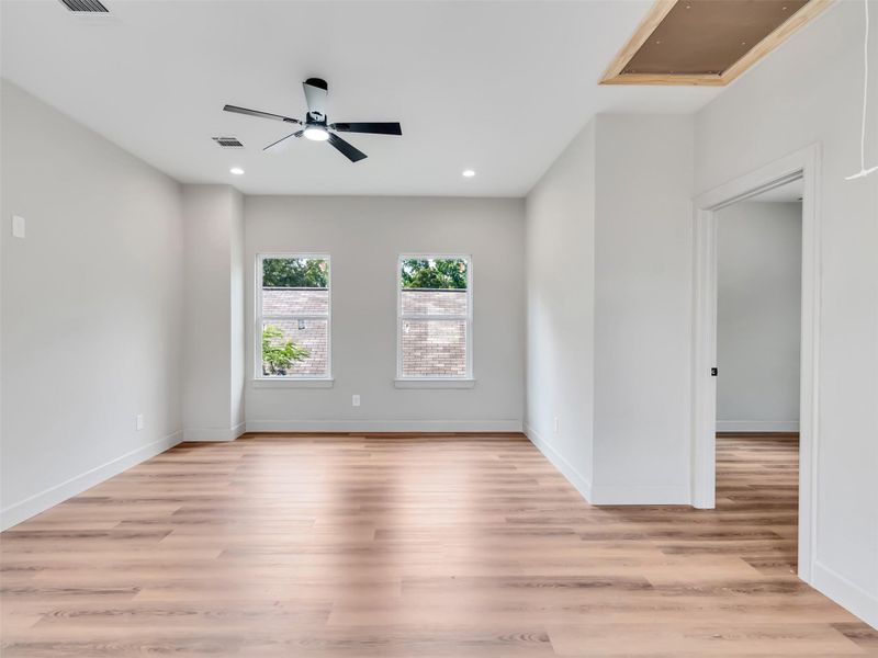 Spacious, unfurnished interior of a new home in , Willis (Image 31).