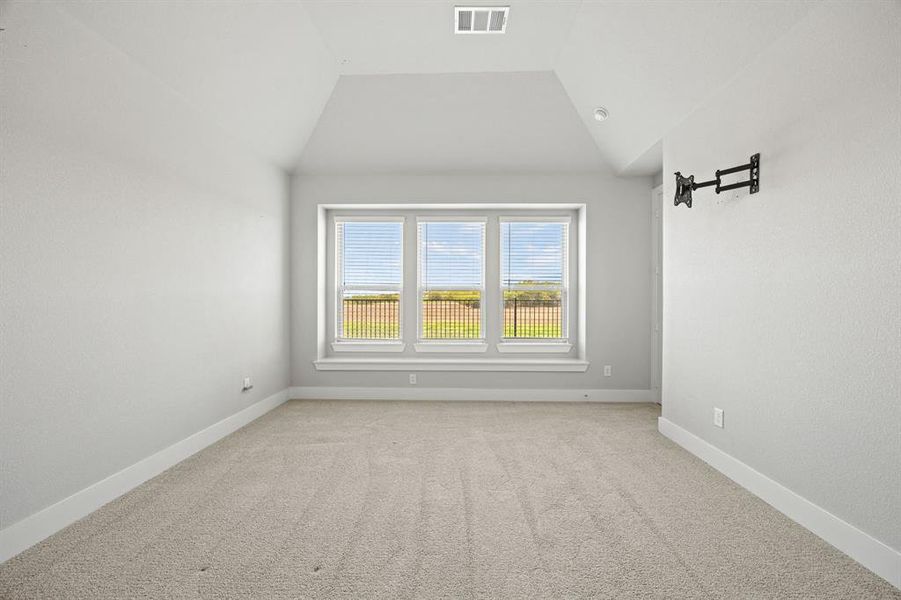 PRIMARY BEDROOM OVERLOOKING BACKYARD PRIMARY BEDROOM OVERLOOKING BACKYARD