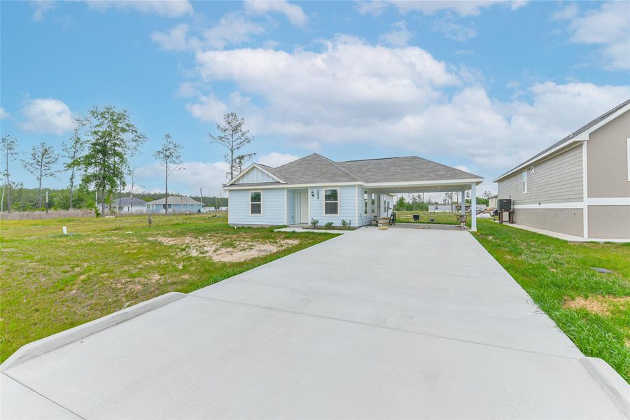 Exterior details and patio area of a home in , Conroe (Image 19).