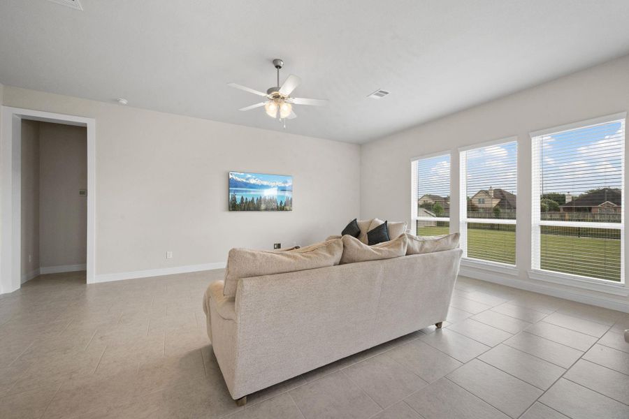 Furnished interior view inside a new home in Champions Forest 90', Mont Belvieu (Image 12).
