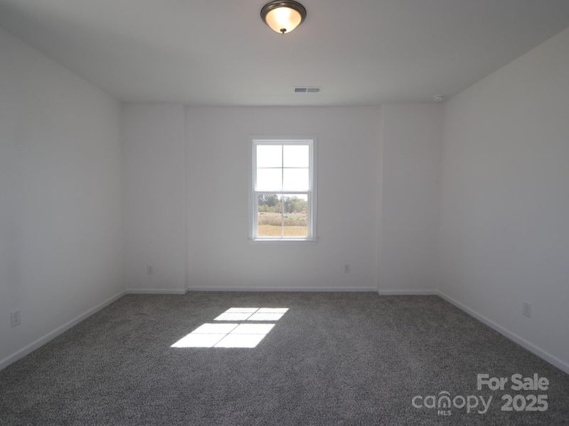 Secondary bedroom with private bathroom Secondary bedroom with private bathroom