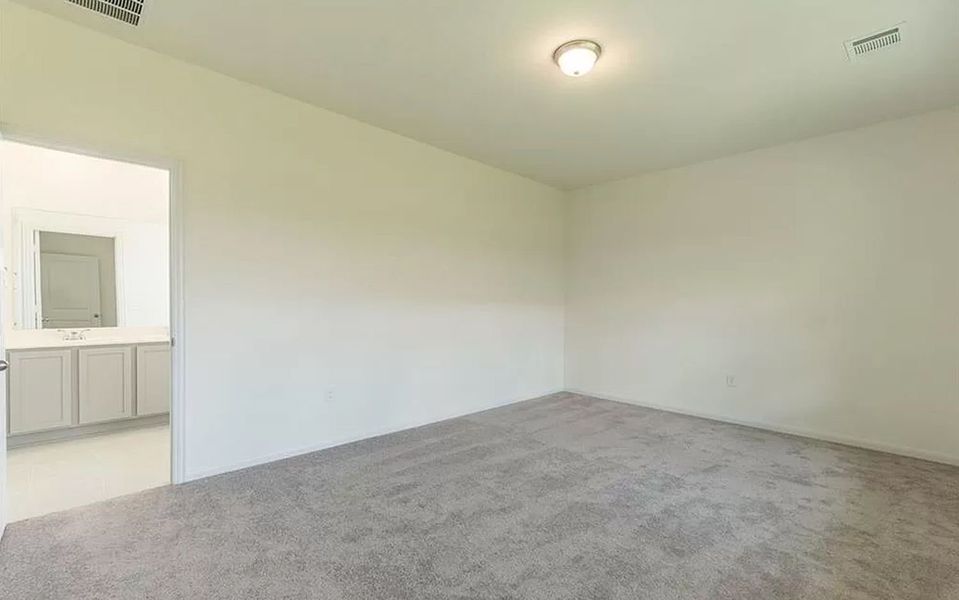 Spacious, unfurnished interior of a new home in Brooklands, Hutto (Image 16).