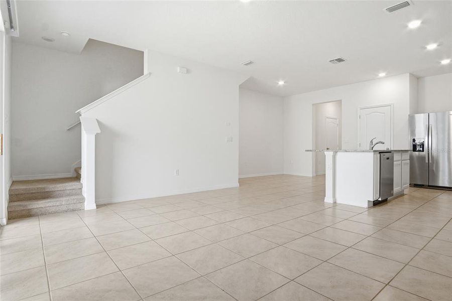 Spacious, unfurnished interior of a new home in , Davenport (Image 13).