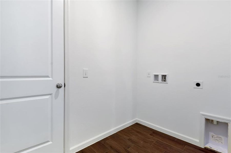 Spacious, unfurnished interior of a new home in , Winter Haven (Image 9).