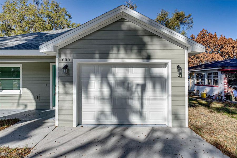 Exterior details and patio area of a home in , Bartow (Image 4).