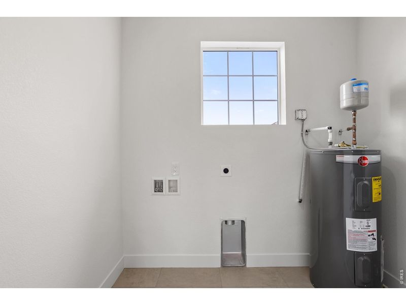 Spacious, unfurnished interior of a new home in , Broomfield (Image 25).