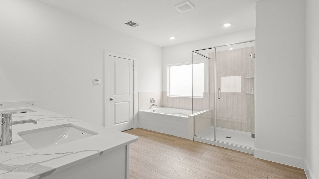 Furnished interior view inside a new home in Riverside Estates, Mont Belvieu (Image 8).