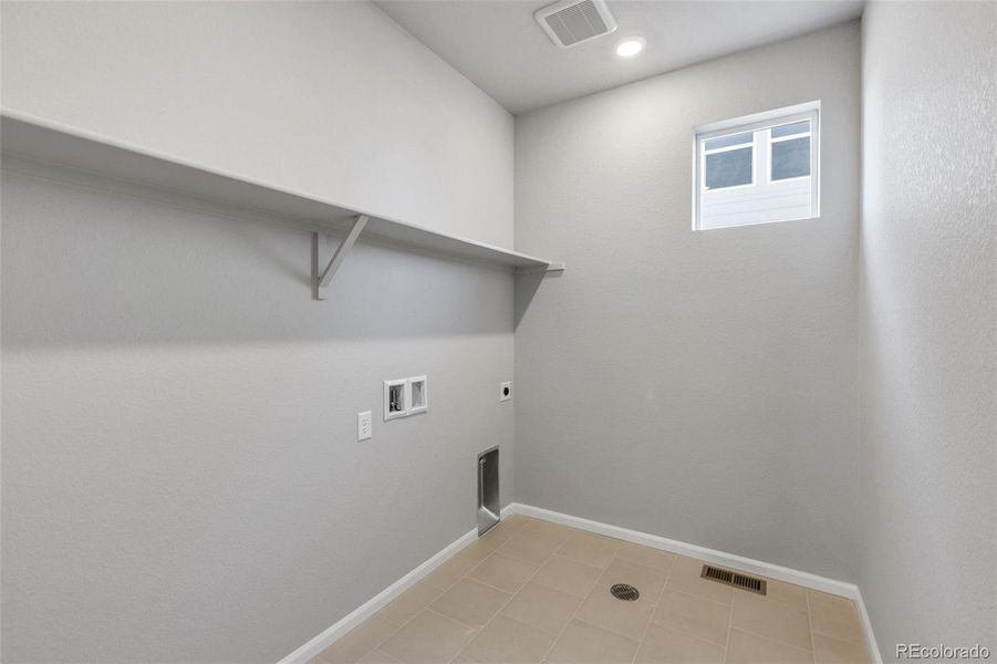 Spacious, unfurnished interior of a new home in The Legacy Collection at Talon Pointe, Thornton (Image 13).