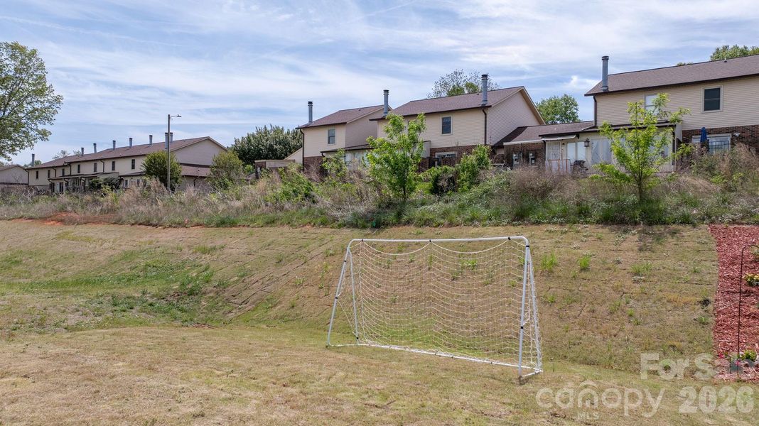Community amenities in The Hamptons at Hickory, Hickory (Image 33).
