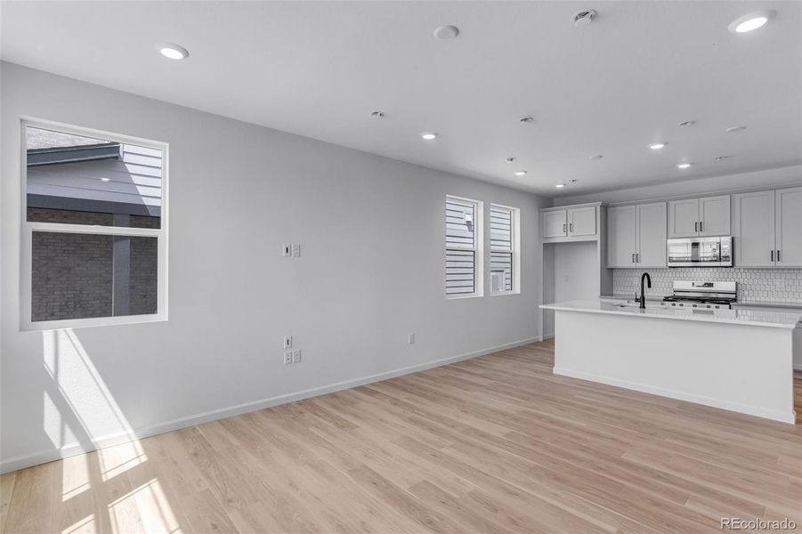 Spacious, unfurnished interior of a new home in Sugar Mill Village, Longmont (Image 24).