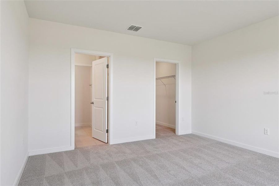 Spacious, unfurnished interior of a new home in Hamilton Bluff, Haines City (Image 27).