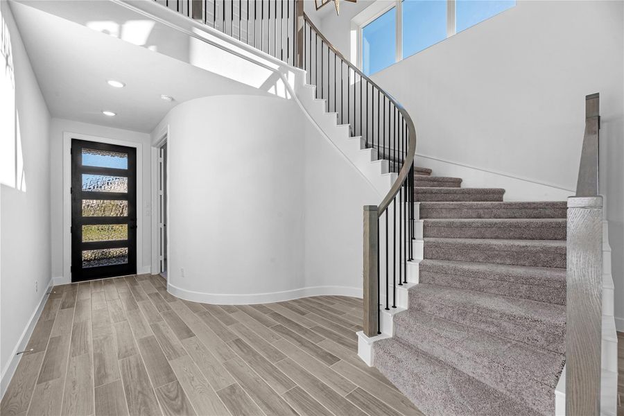 Representative image. Features, selections and colors may vary.