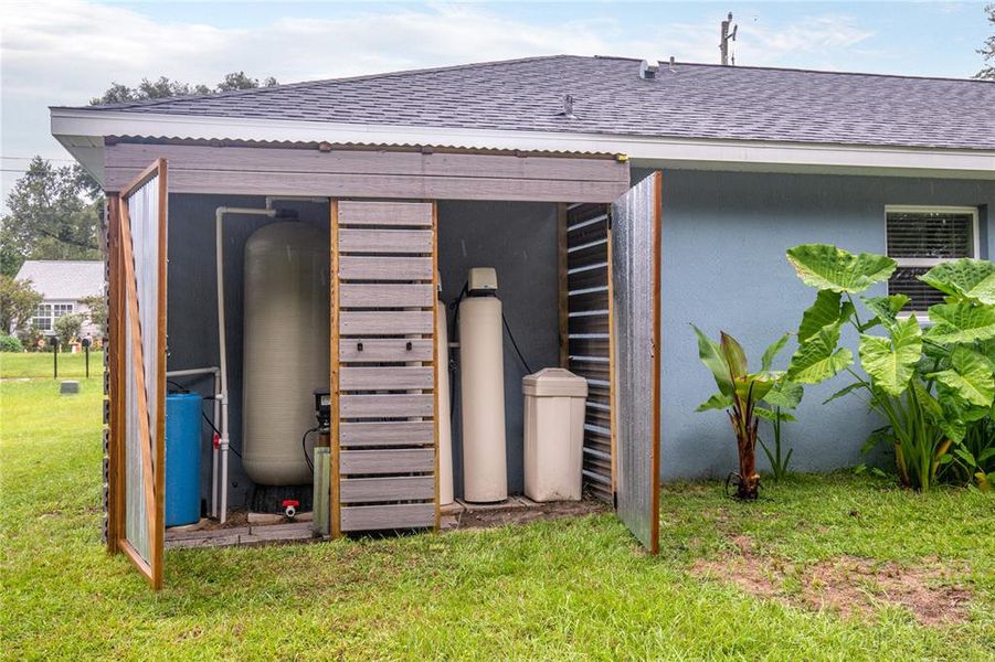 Exterior details and patio area of a home in , Summerfield (Image 16).