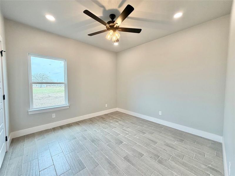 Spacious, unfurnished interior of a new home in , Weatherford (Image 16).
