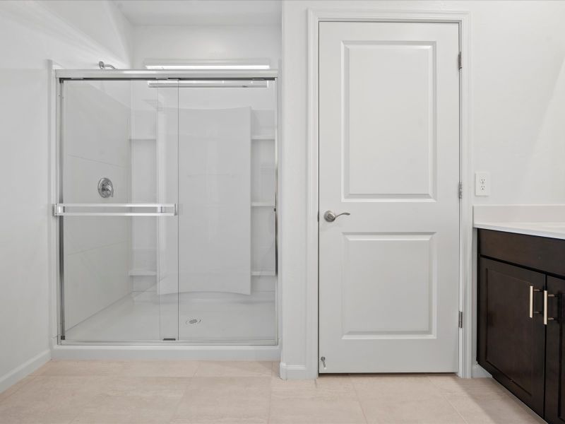 Spacious, unfurnished interior of a new home in Las Patrias at Star Valley Phase III - Signature Series, Tucson (Image 14).