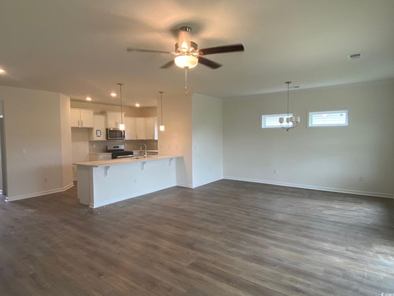 Spacious, unfurnished interior of a new home in Oak Hollow, Longs (Image 11).
