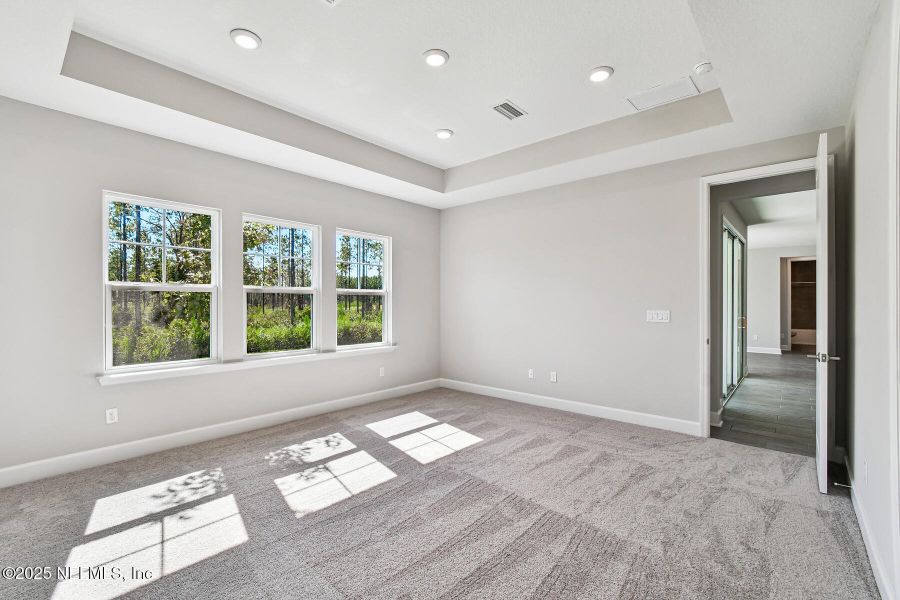 Spacious, unfurnished interior of a new home in Tributary 70', Yulee (Image 18).
