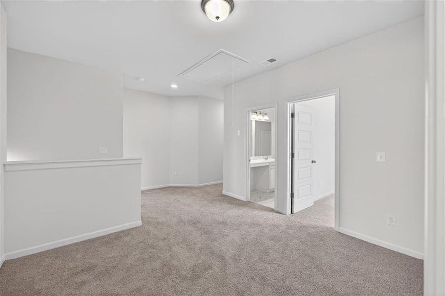 Spacious, unfurnished interior of a new home in Jones Ridge, Dallas (Image 34). Spacious, unfurnished interior of a new home in Jones Ridge, Dallas (Image 34).
