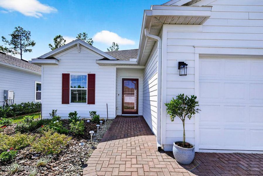 Exterior details and patio area of a home in , Yulee (Image 22).