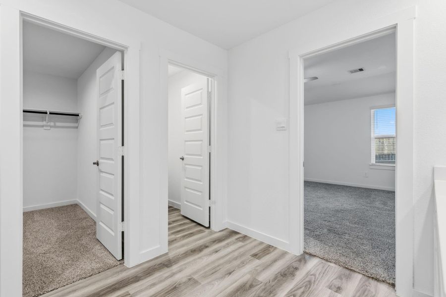 Spacious, unfurnished interior of a new home in , Fulshear (Image 27).