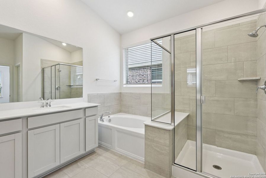 Furnished interior view inside a new home in Fox Falls, Boerne (Image 15).