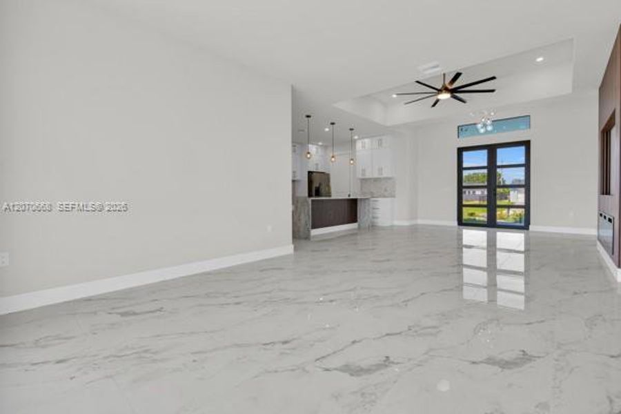 Spacious, unfurnished interior of a new home in , Cape Coral (Image 19).