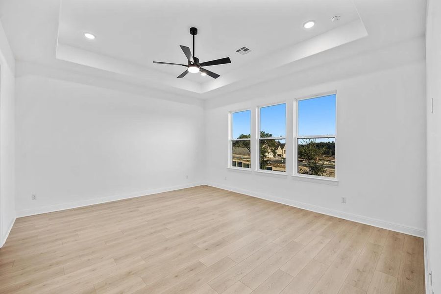 Spacious, unfurnished interior of a new home in Wolf Ranch West Bend - 60', Georgetown (Image 13).