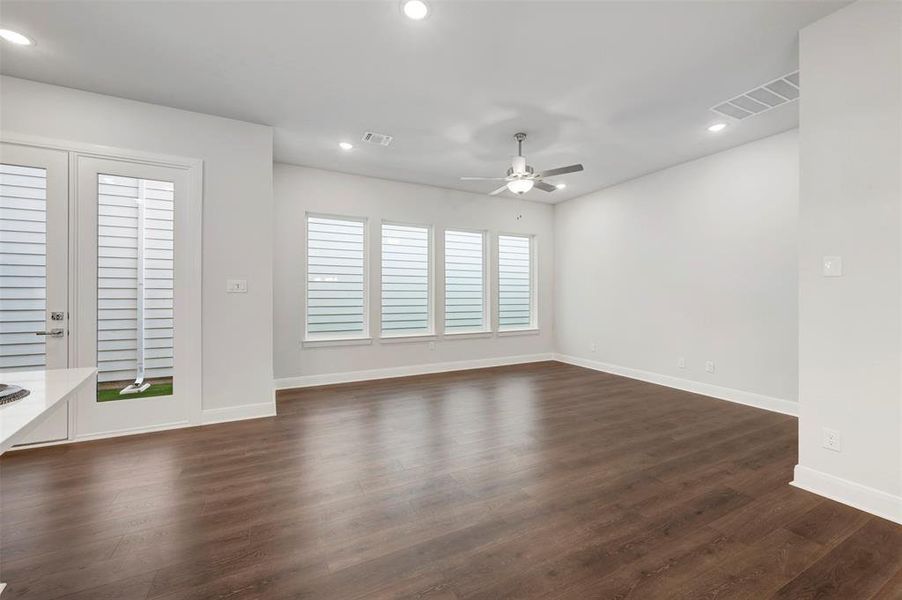 Spacious, unfurnished interior of a new home in The Retreat at Harvest, Argyle (Image 16).