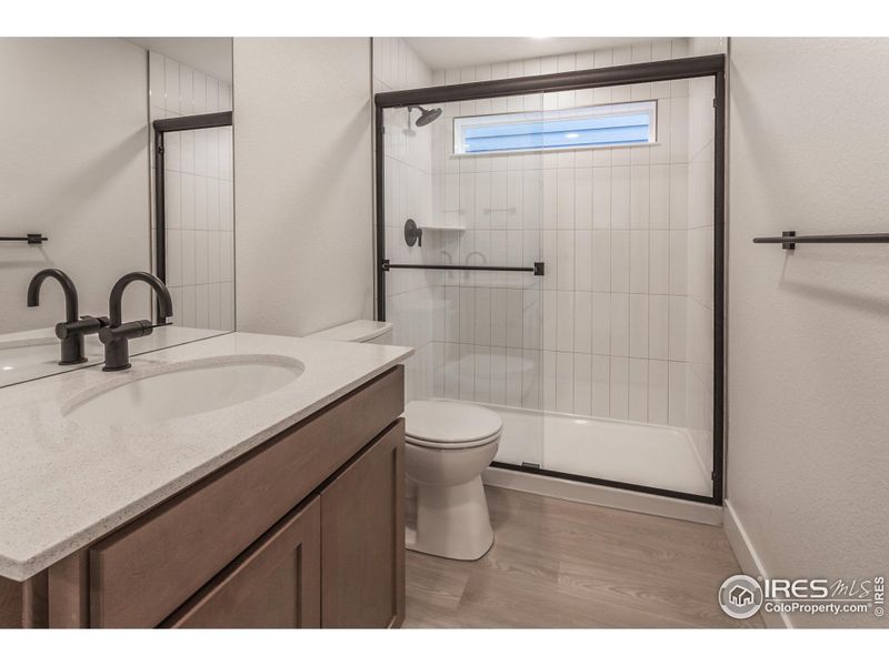 EXAMPLE PHOTO: MAIN LEVEL BATH EXAMPLE PHOTO: MAIN LEVEL BATH