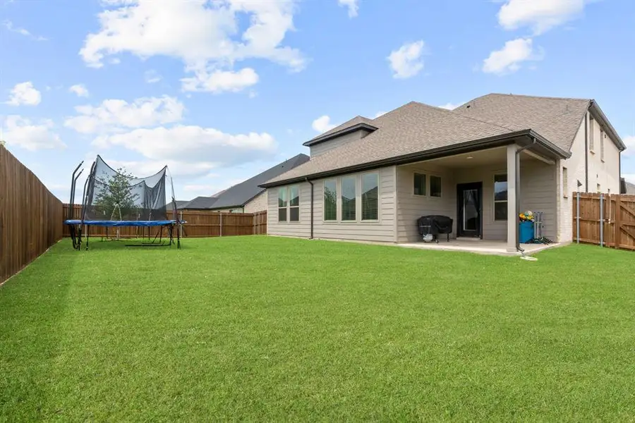 Exterior details and patio area of a home in Elevon, Lavon (Image 4).
