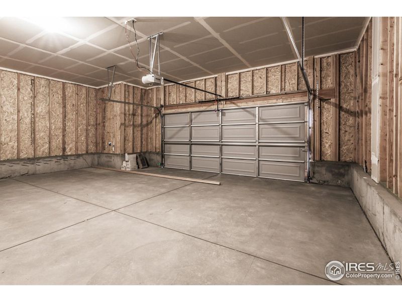 Spacious, unfurnished interior of a new home in Trailside Alley Load - Single Family Homes, Timnath (Image 30).