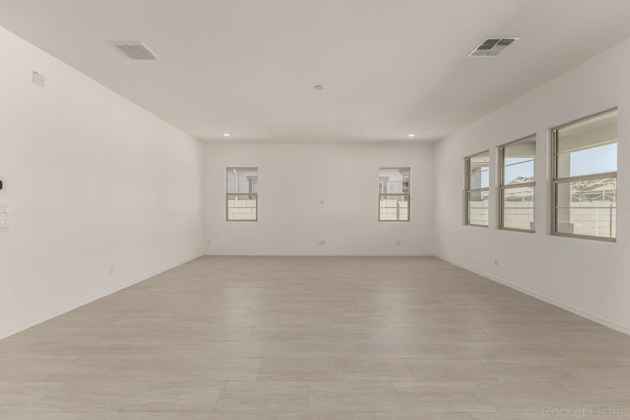 Spacious, unfurnished interior of a new home in Empire Pointe, Queen Creek (Image 11).
