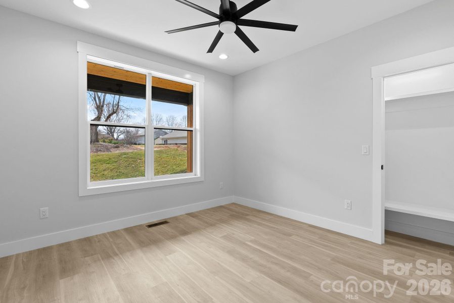 Spacious, unfurnished interior of a new home in , Asheville (Image 36).