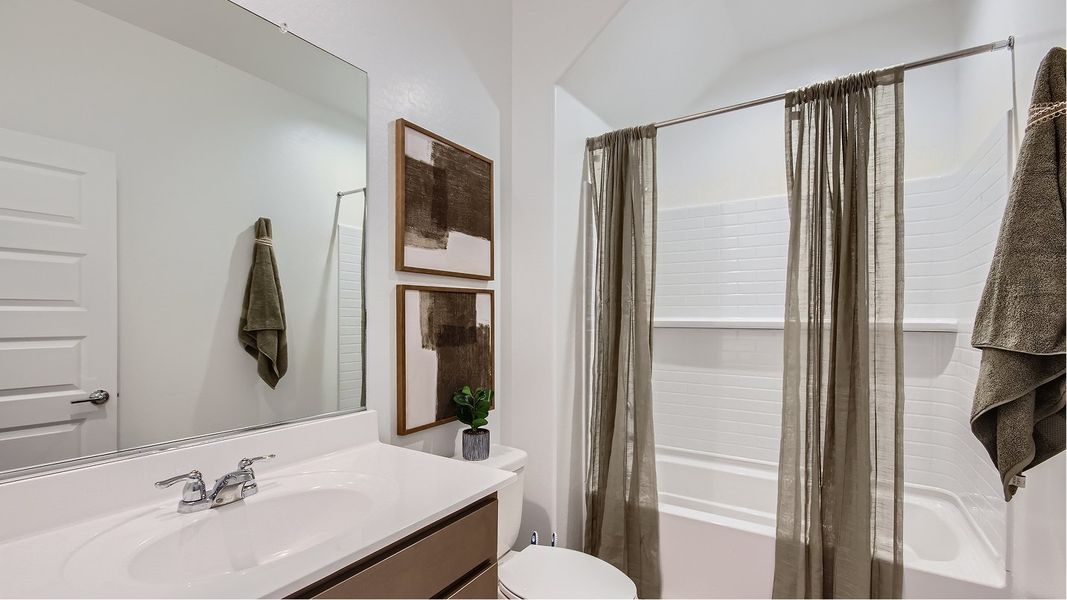 4049 Avery Bath3 F1 Base2