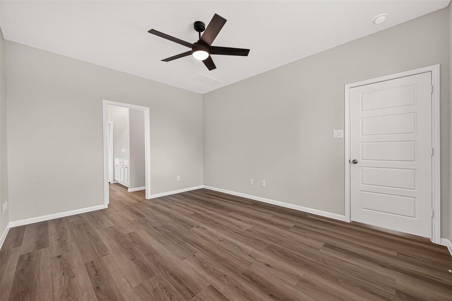 Spacious, unfurnished interior of a new home in Bammel Oaks, Houston (Image 16).